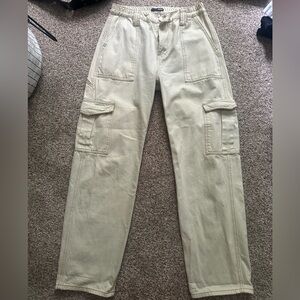 Fashion nova cream/off white cargo pants size 9